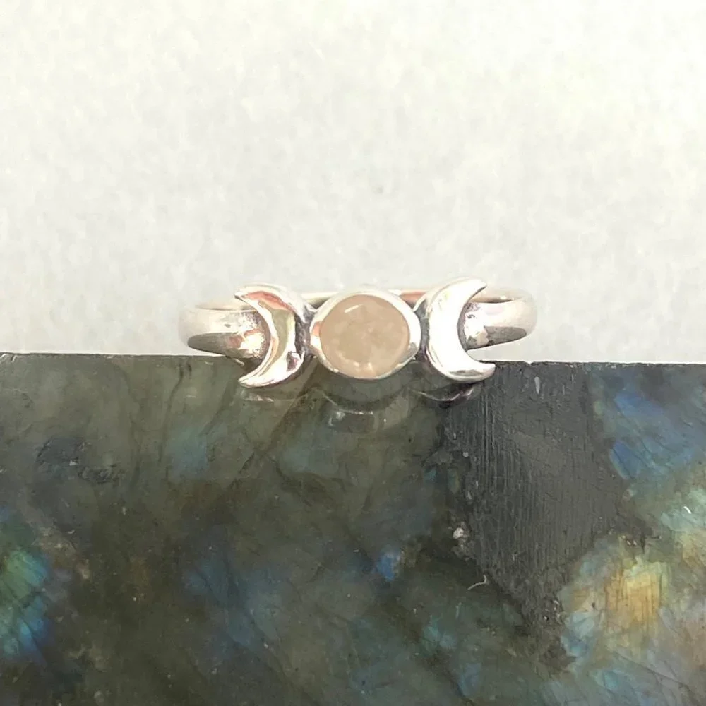 Sterling Silver 925 Dainty Minimalist Moonstone Crescent Moon Band Ring Sz 6.75